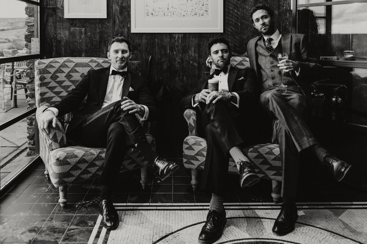 groomsmen photography in black and white