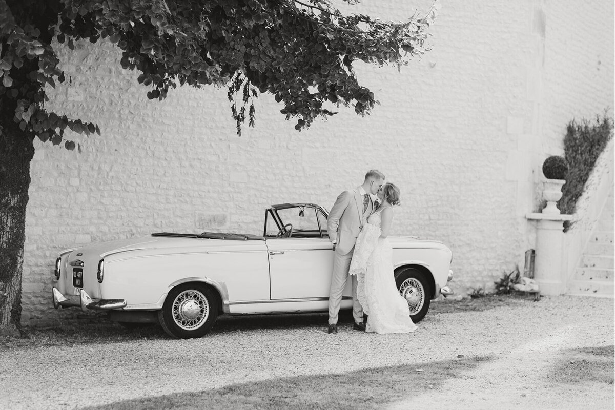 bride-groom-car-chateau