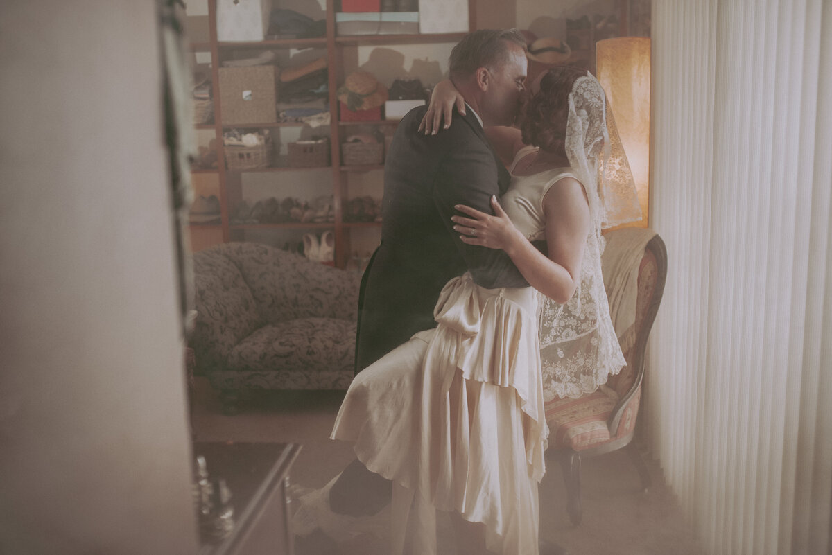bride-and-groom-portraits-arizona-wedding-photographer-vintage-bride-diy-Iowa-wedding-Photographer-Playlife-Alaynna-Ann-Schwartz20230311_0595
