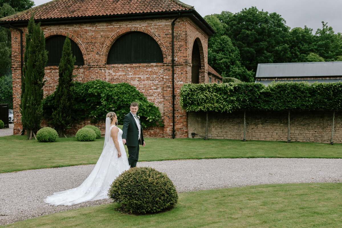0364Sophie & Ross - Hazel Gap Barn - Dan Tomkins Photography-1