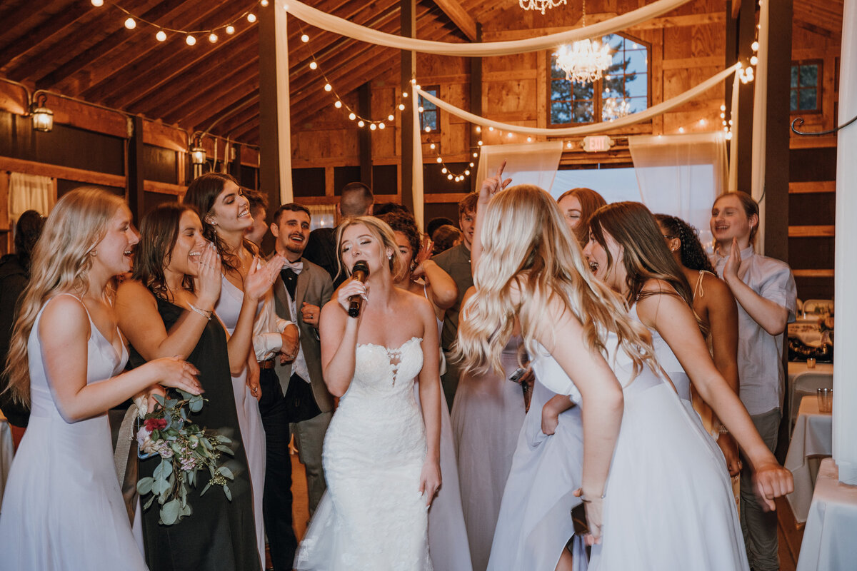 Bride singing into microphone on the dance floor