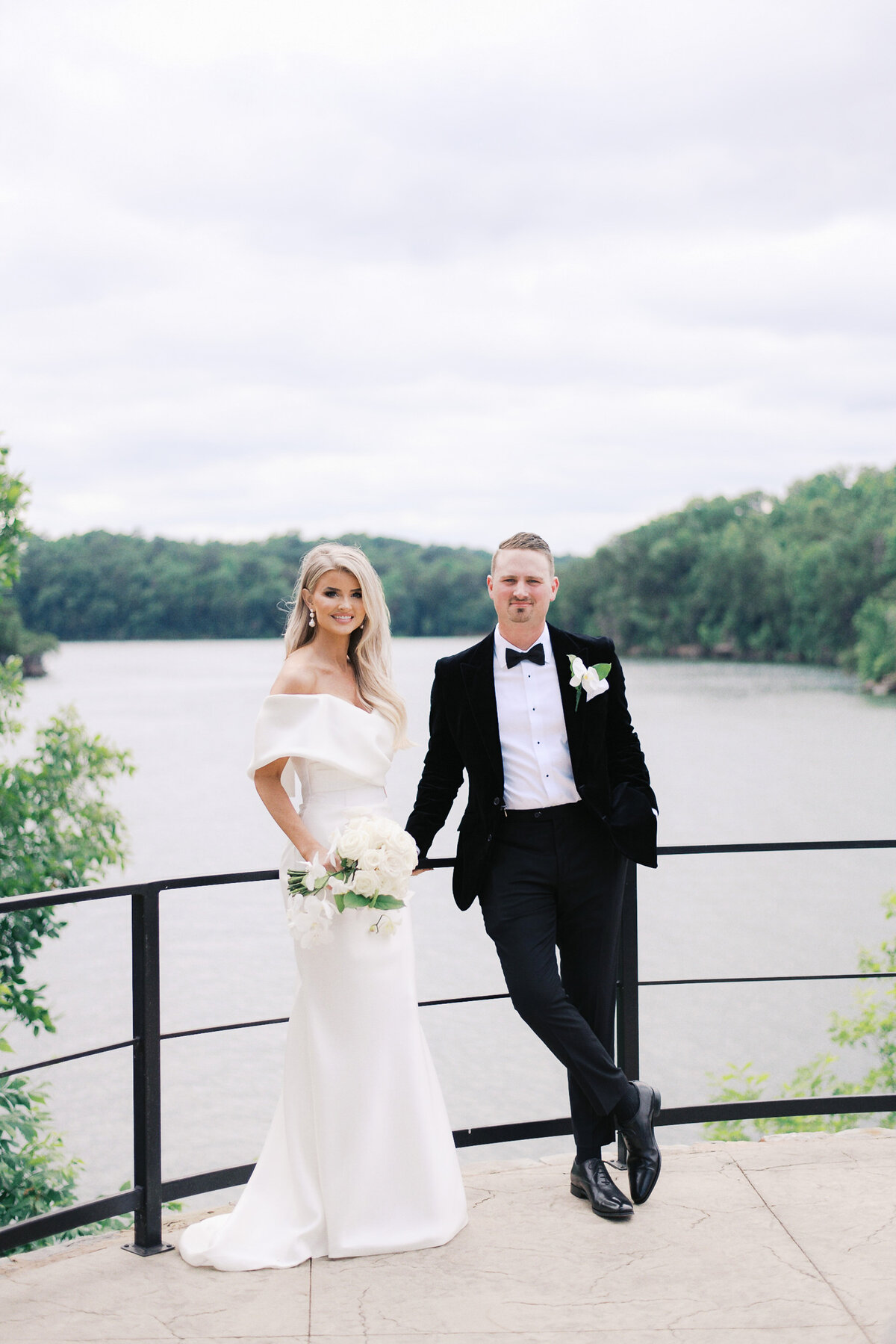 Barn at Smith Lake Wedding Photographer-41