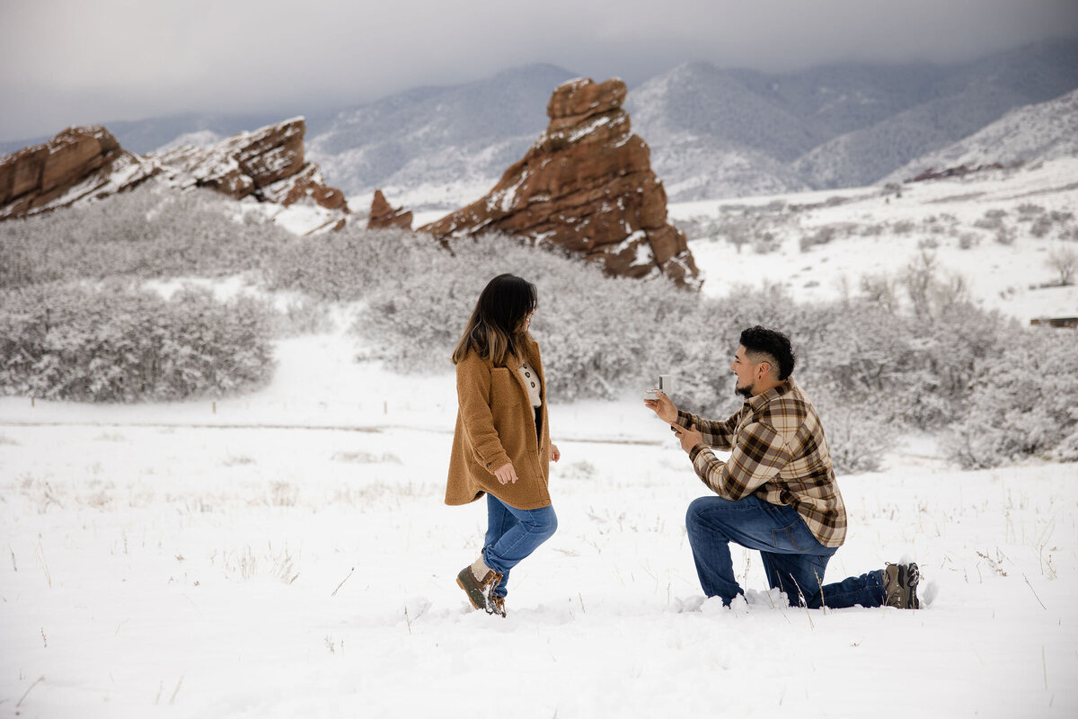 A heartfelt proposal captured against the dramatic Rocky Mountain backdrop, creating an unforgettable moment with Colorado’s natural beauty on full display.