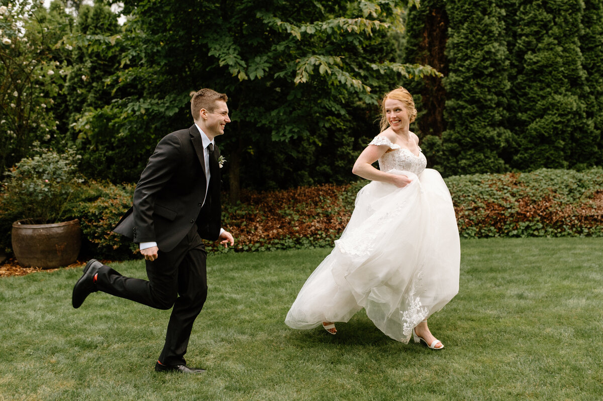 green_gates_at_flowing_lake_snohomish_washington_wedding_07