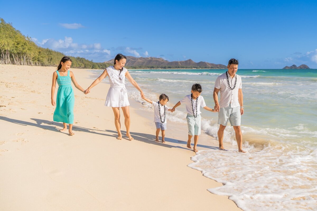 Oahu family photographer in Waikiki, Hawaii