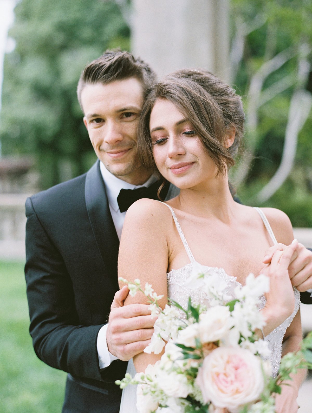 daniel-and-bethany-weddings-with-bridal-bouquet
