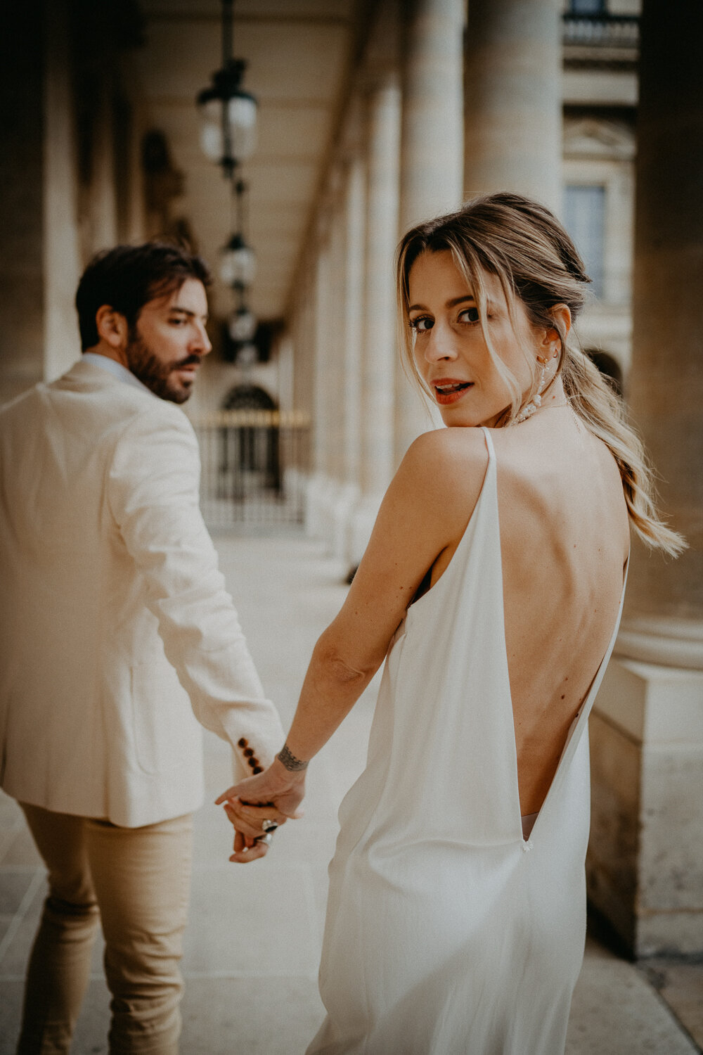 Hochwertig-heiraten-in-Paris-in-hochzeitskleid-Alarobe-von-LeafandLace-Bridal-fotografiert-durch-Japeg-Photo-und-Film-19