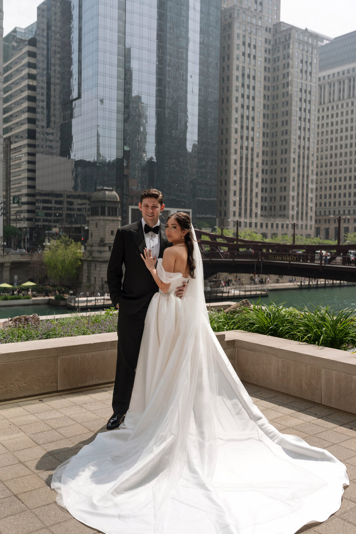 Aspen-Avenue-Berlez-Chicago-Wedding-Photographer-Great-Events-Epic-Events-Rockwell-on-the-River-Entertaining-Company-Jewish-Wedding-Editorial-53