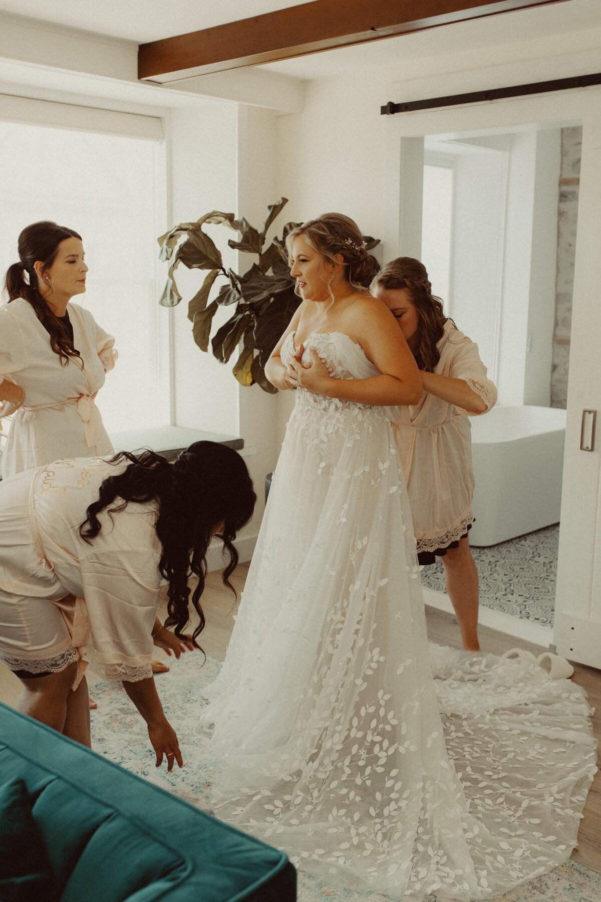 Bride-Getting-Ready-3089