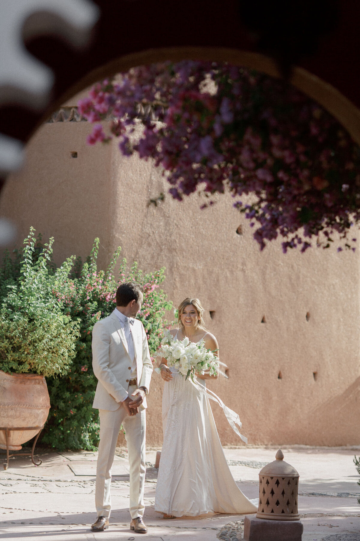 Morocco wedding in white Beldi country club Marrakech Veronique lorre destination florist11