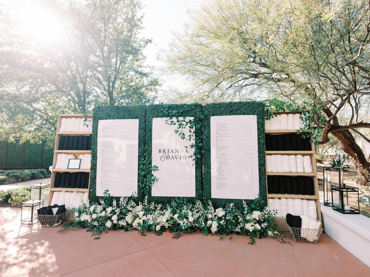 classic-phoenix-wedding-seating-display