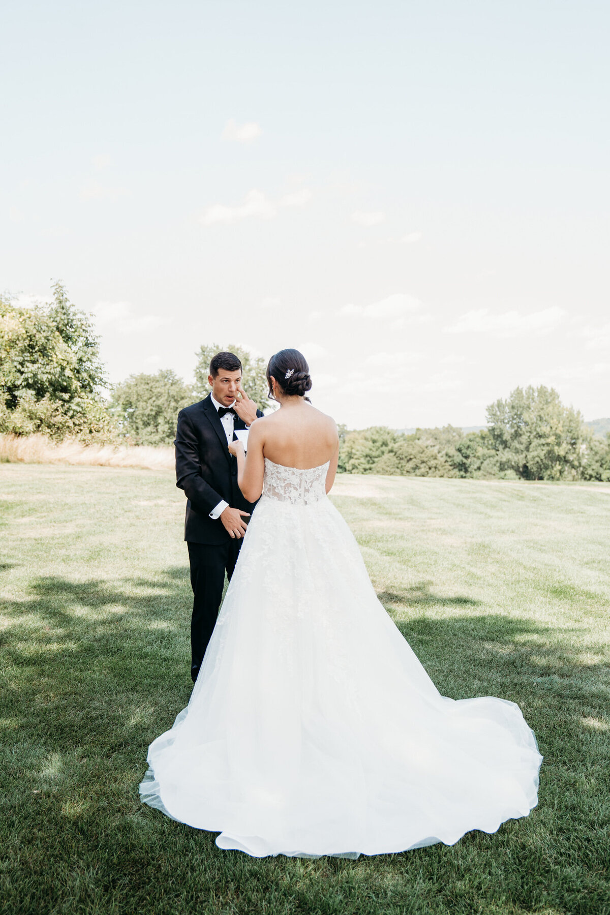 first-look-at-springfield-country-club-wedding-4