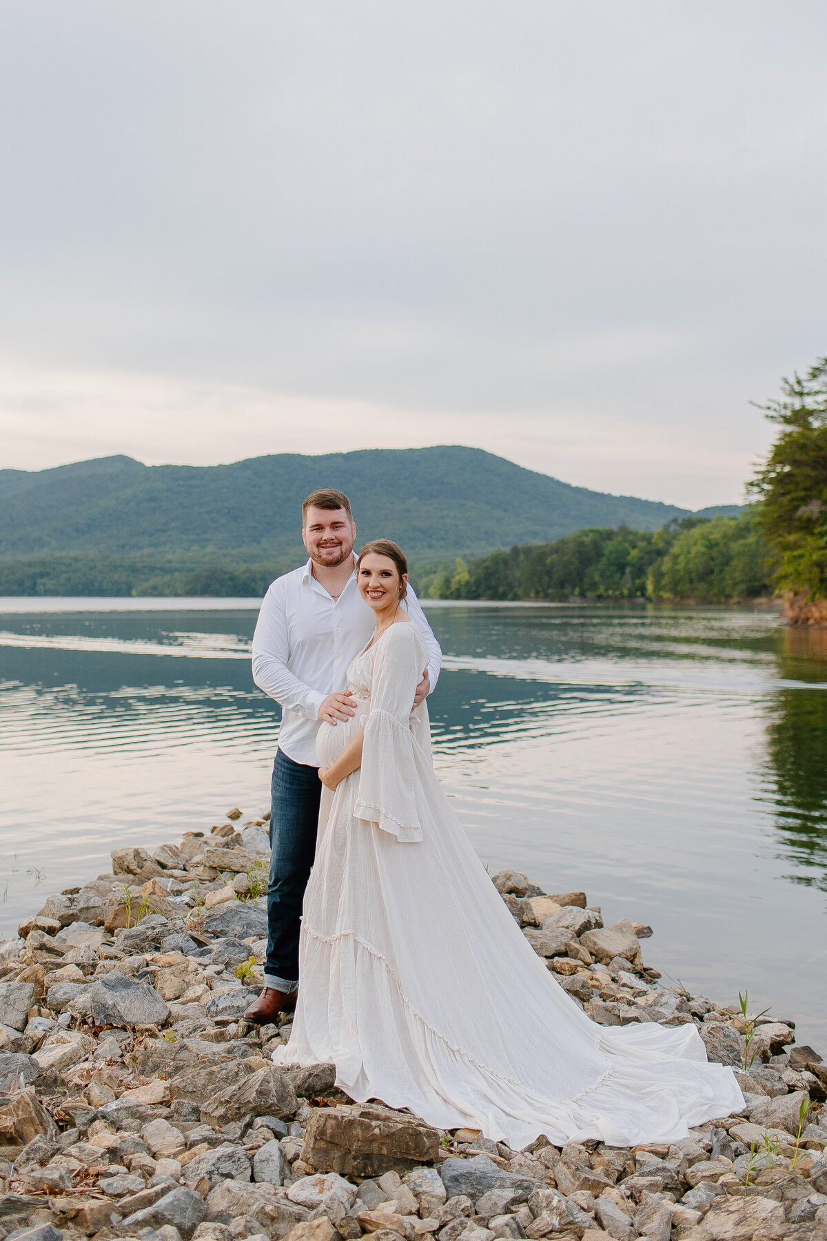 Documentary-Maternity-Session-at-Carvins-Cove-RJ-2 2