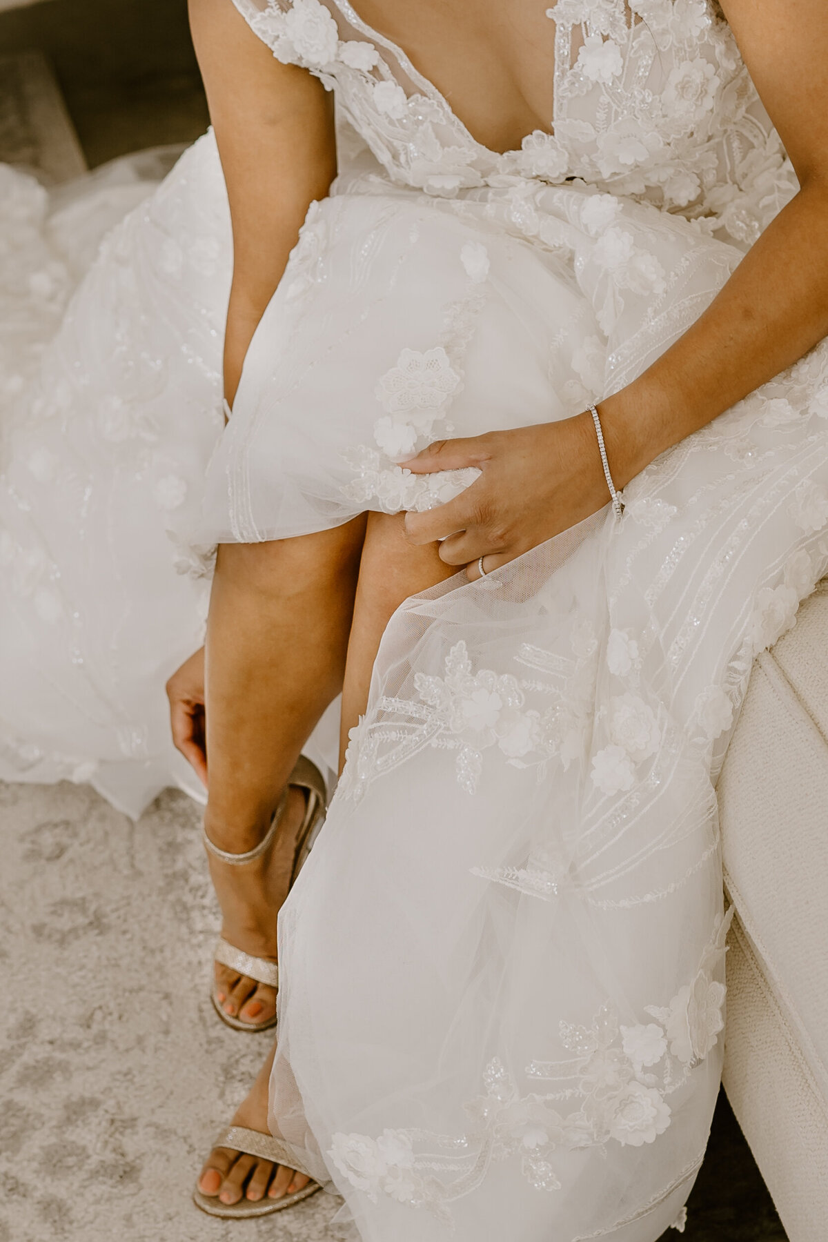 wedding-getting-ready-bride-detail-emerald-hills-events-promise-city-iowa-des-moines-wedding-photographer-storyteller-collective-photo-co