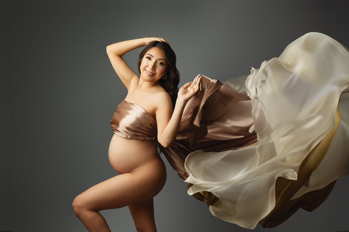 Celebrate your pregnancy journey with beautiful maternity photos in Temple, TX. Professional photography tailored for expecting mom