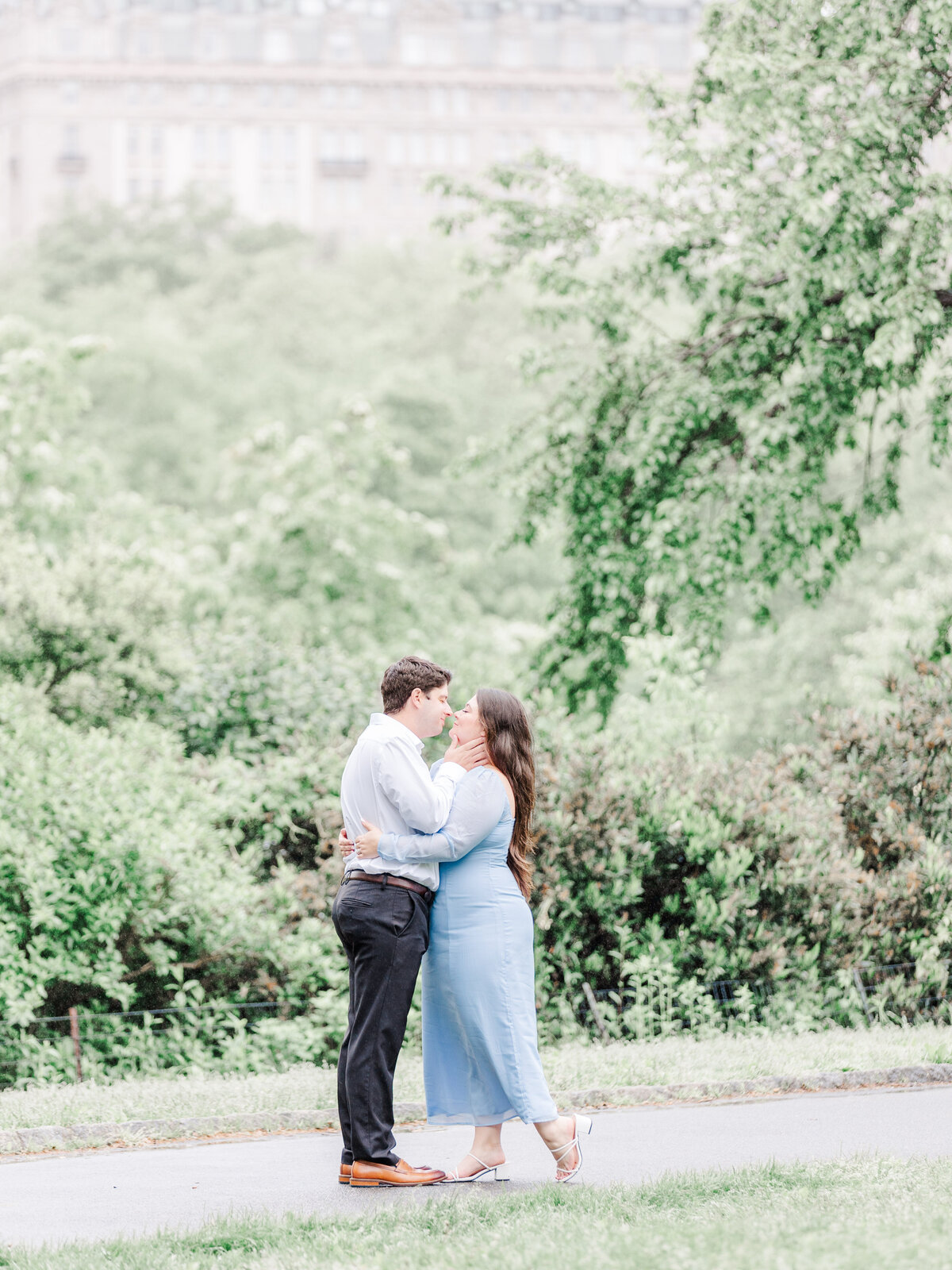 brittany-graf-photography-katie-mattingly-new-york-central-park-public-library-engagement-session-114