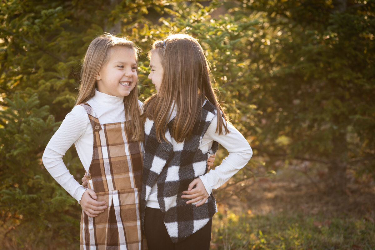 siblings, tree farm, alyssa michel photography, family sessions, christmas photos, little girl, little boy, ct photographer