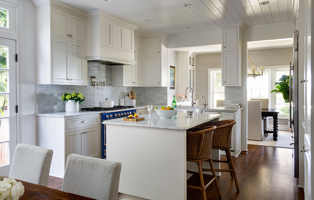 kitchen-with-island-and-antique-wicker-bar-stools