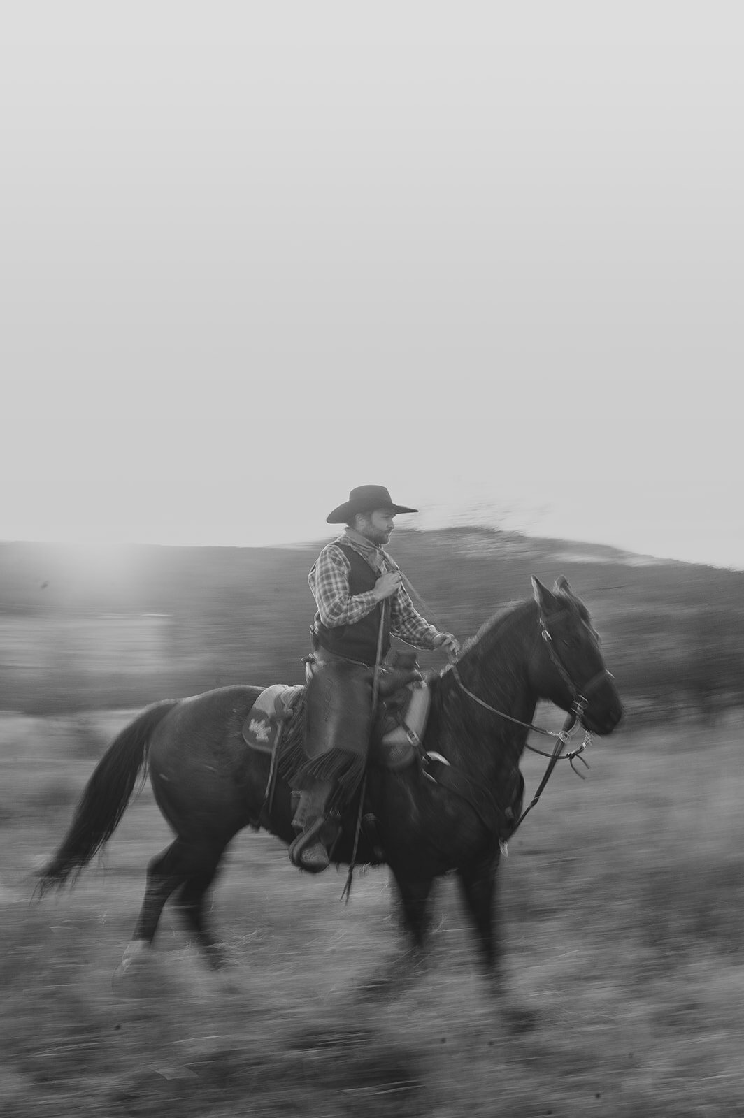 presley-gray-photo-montana-western-ranch-couples-photoshoot-2048-2