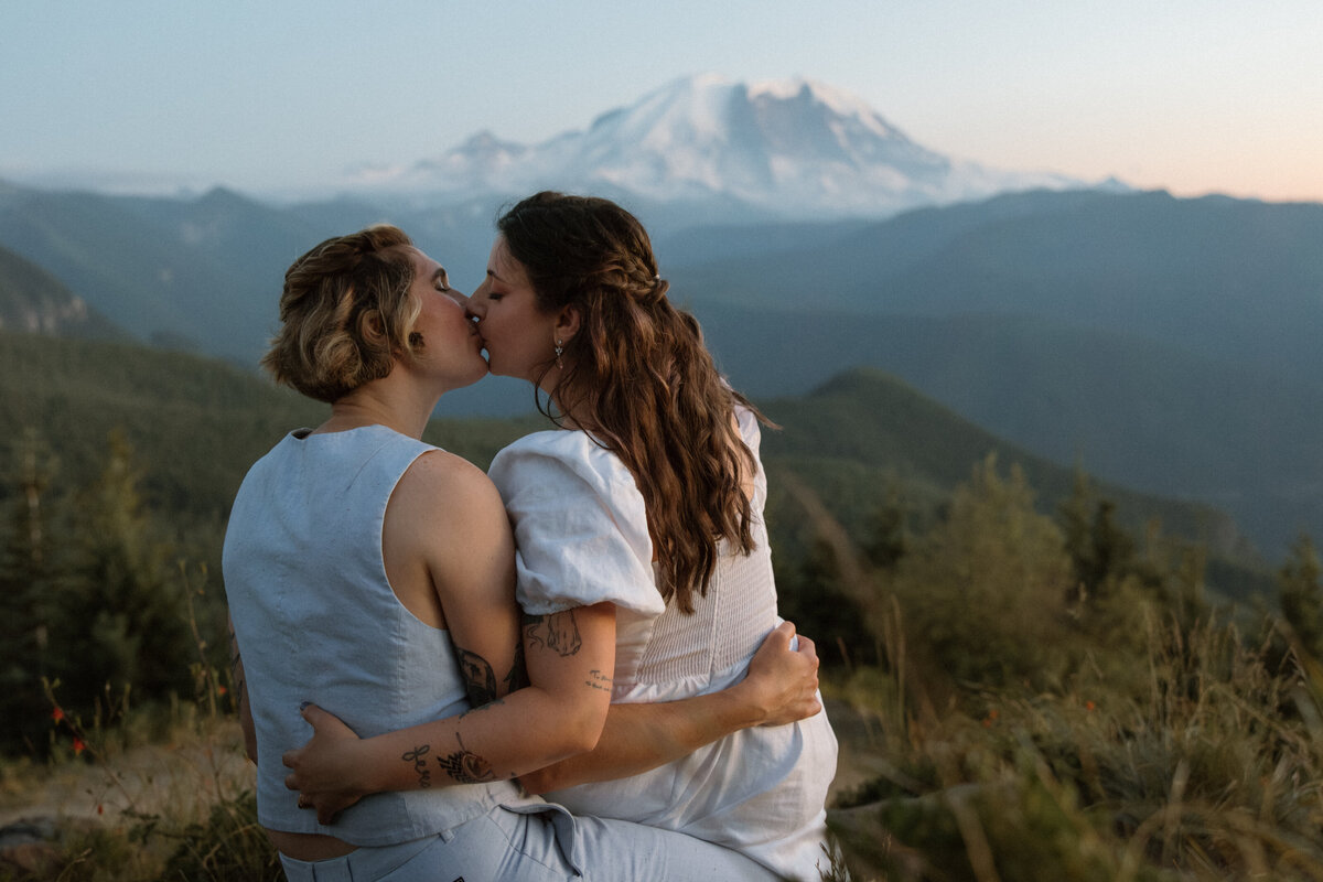 Lauren-and-Steph-Sun-Top-Lookout-WA-Engagements-Miranda-Florer-Photo-227