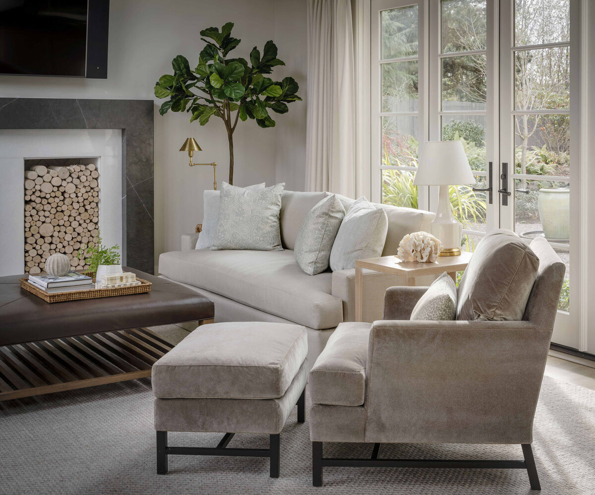 2-neutral-armchair-ottoman-indoor-plant-living-room
