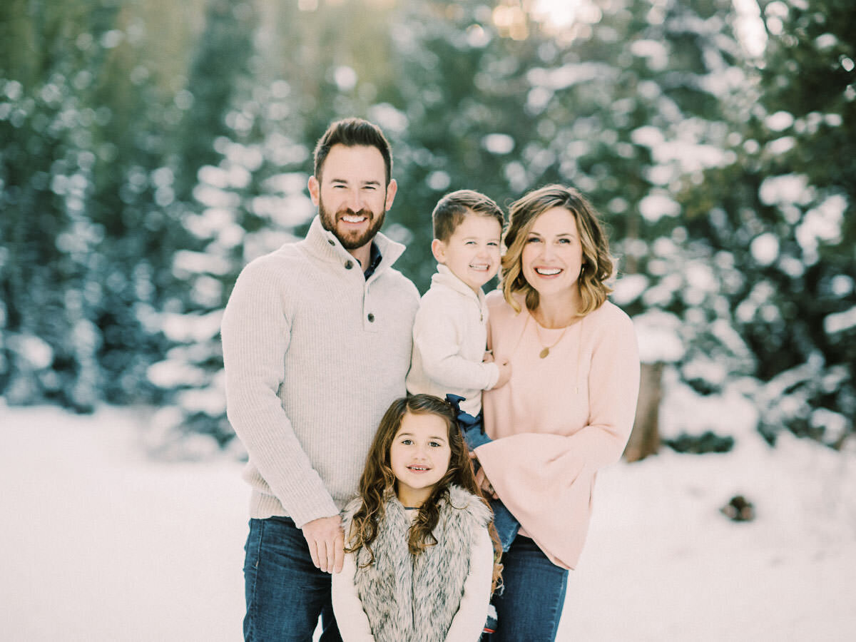Colorado-Family-Photography-Snowy-Winter-Shoot-Pinks-and-Blues-Breckenridge11