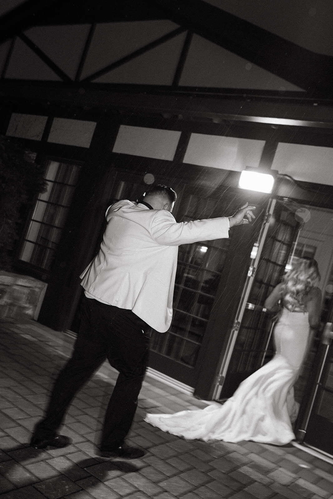 bride-and-groom-running-in-the-rain-saint-clements-castle