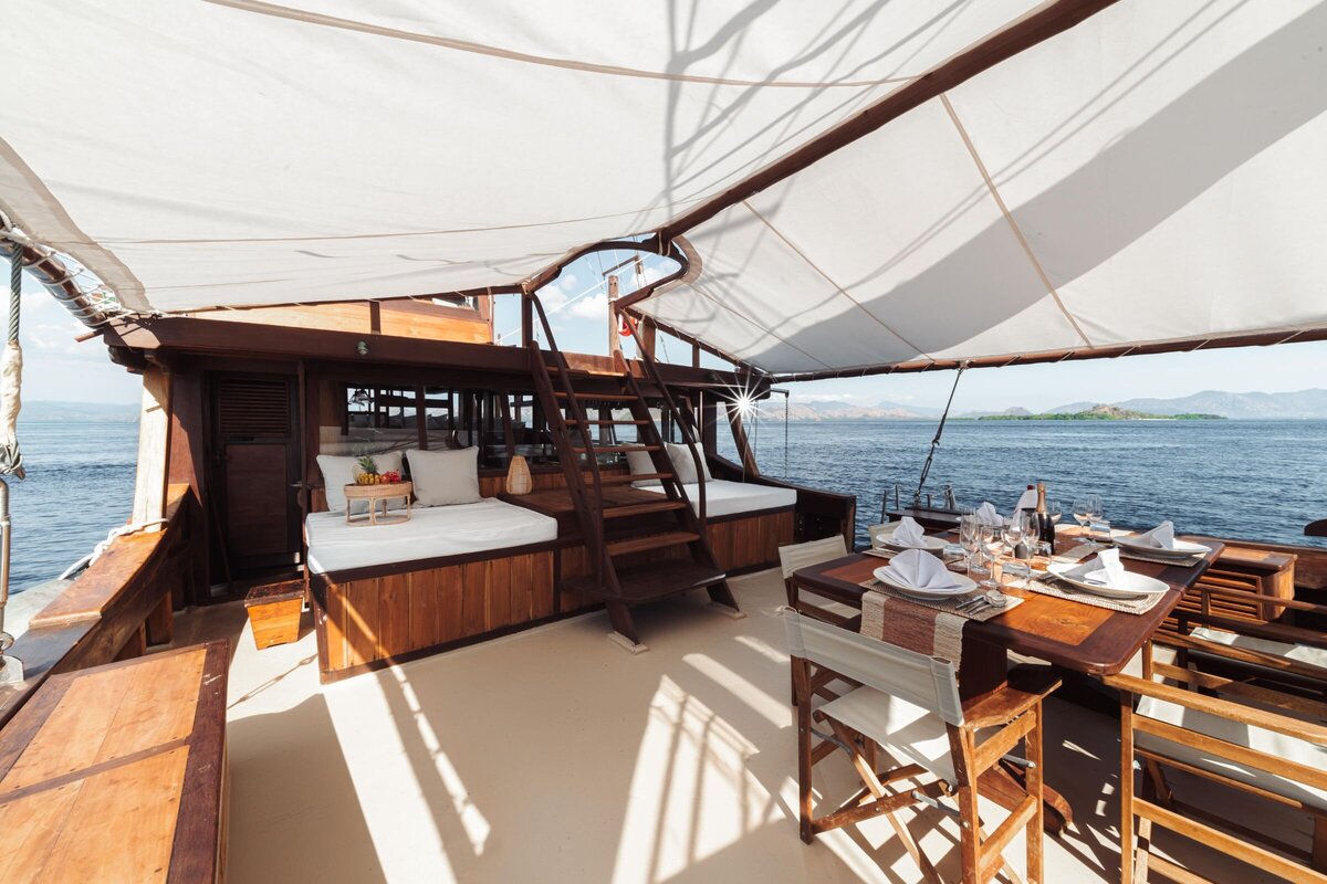 Luxury Yacht Bali - 11_Nataraja_Foredeck_Pacific-High-min