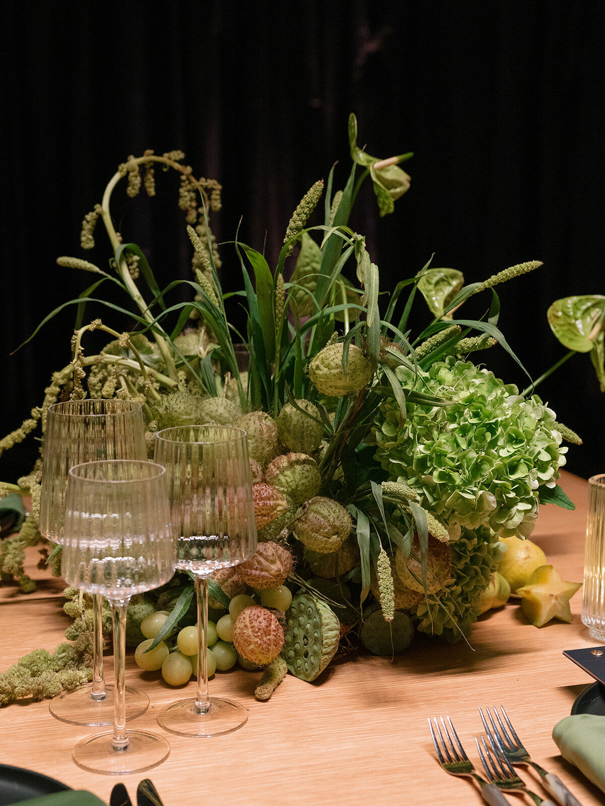 modern-fruit-and-floral-event-centerpiece