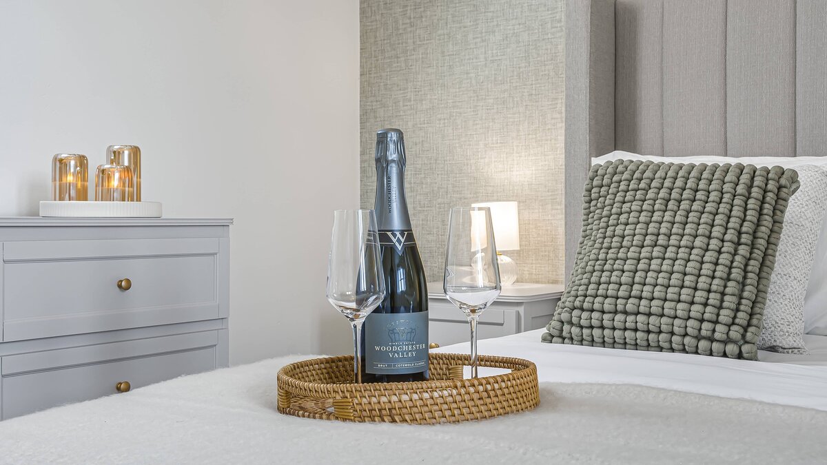 The Retreat: Luxury 2 Bedroom Cottage