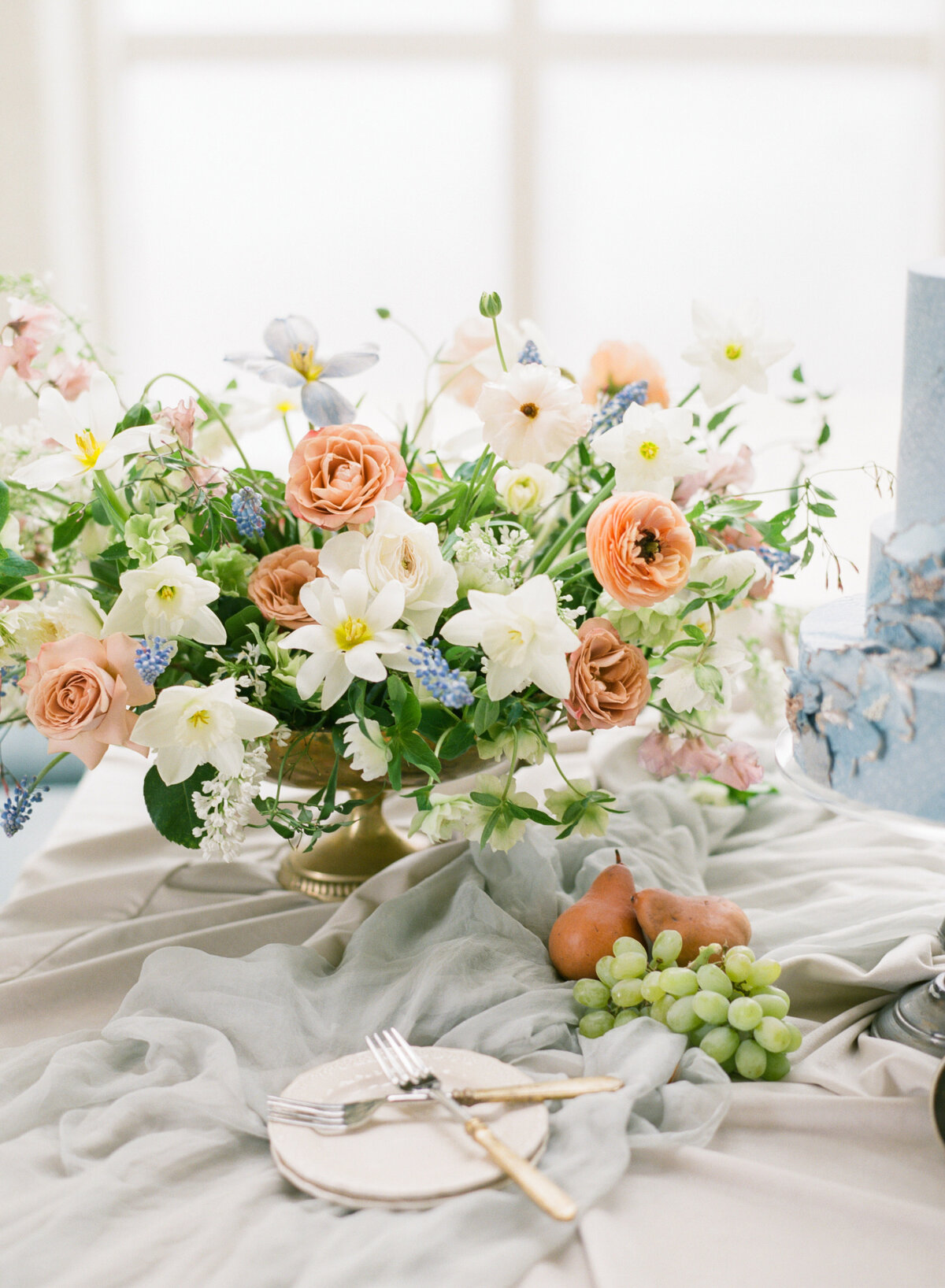 peach orange blue floral centerpiece, studio fleurette, bavaria downs chaska mn, fine art floral design