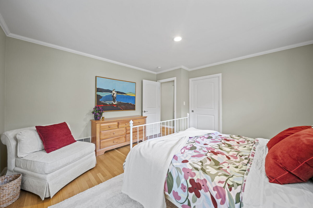 49-web-or-mls-A7402279
