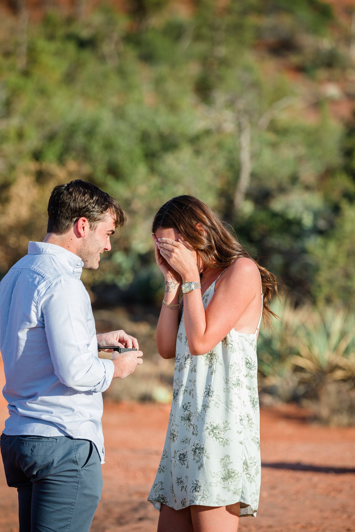 Bell_Rock_Proposal_Sedona_AZ_Danielle_Holman_Wedding_Photography_0001