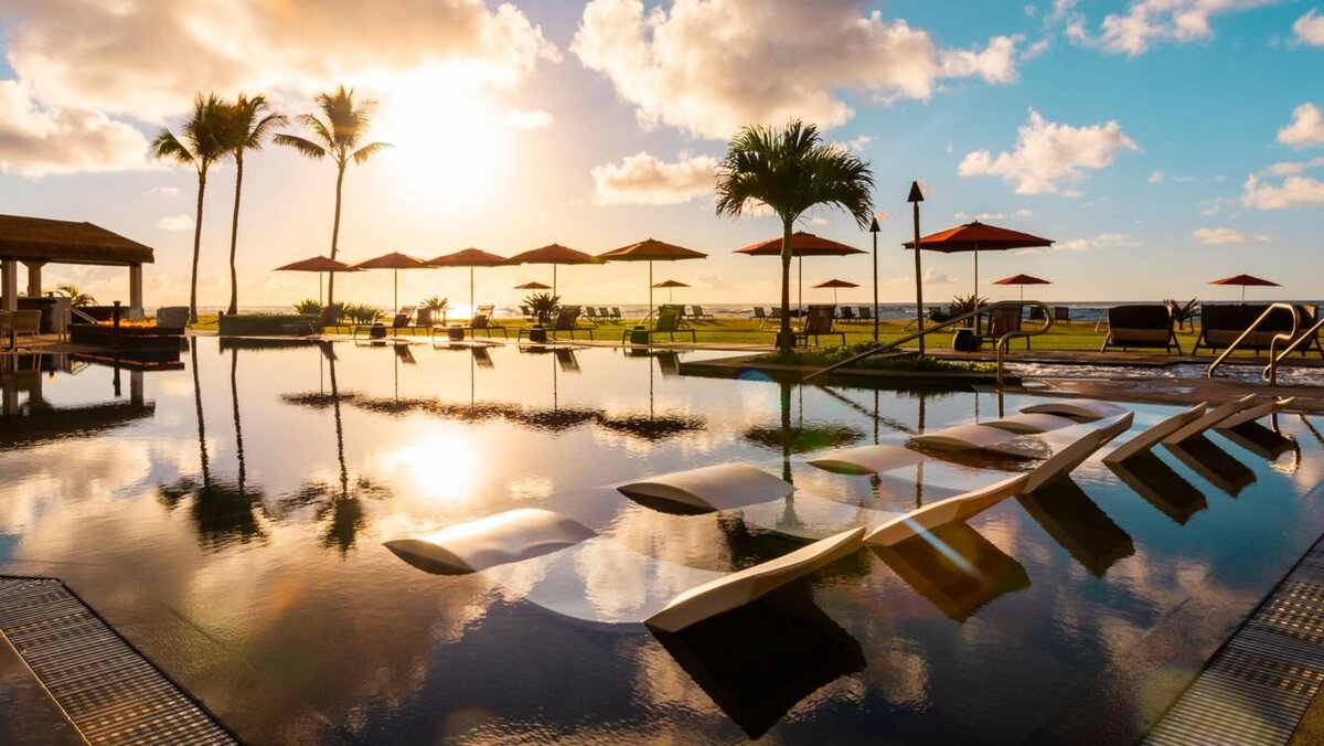 si-lihsk-sunrises-poolside-13471_Wide-Hor