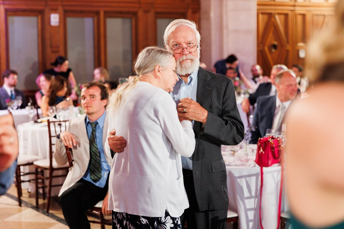 57-grand-rapids-city-flats-hotel-wedding
