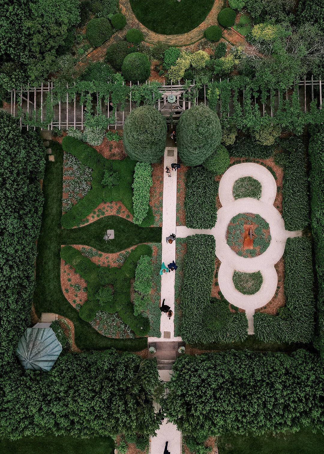 KathleenRob5-3-25GlenstoneGardenVA-VickiGraftonPhotography-665