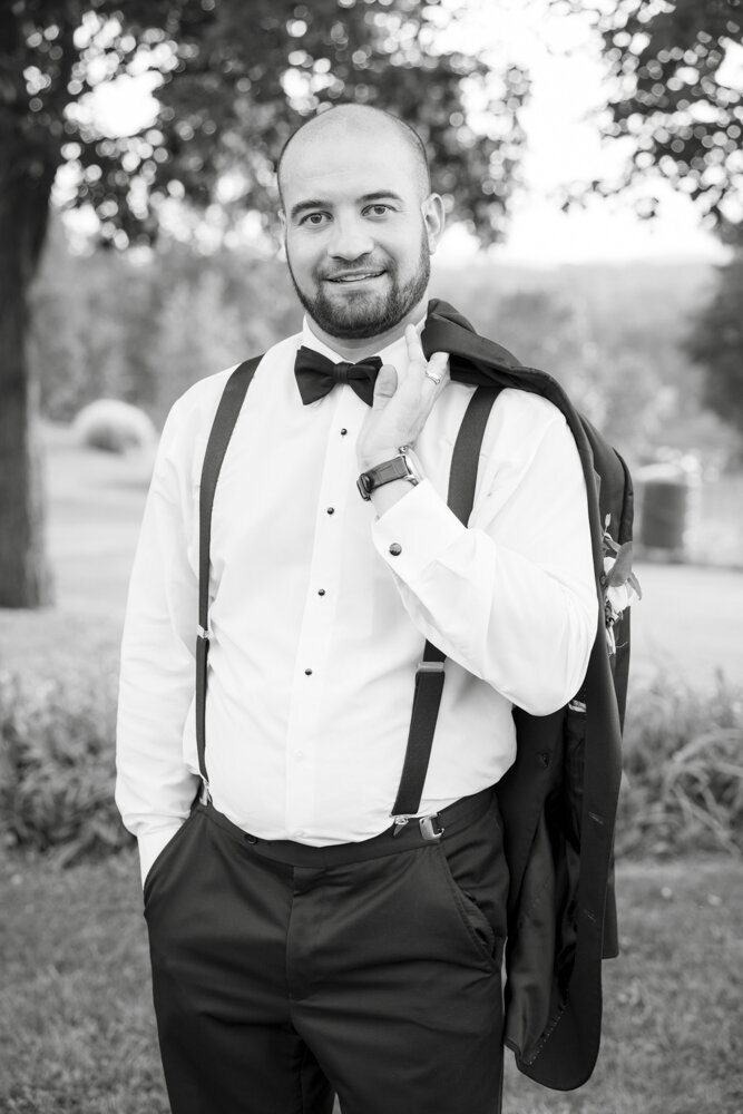 groom's portrait on wedding day - candlelight farms inn wedding