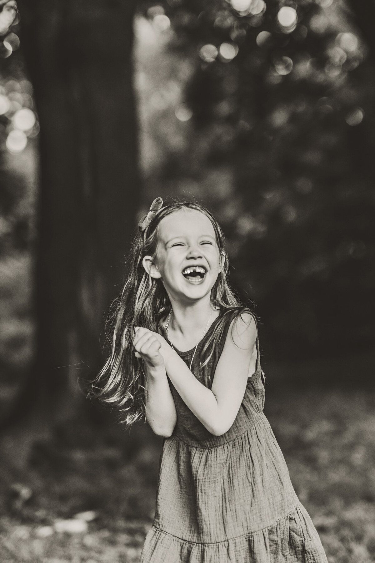 girl-laughing-black-and-white