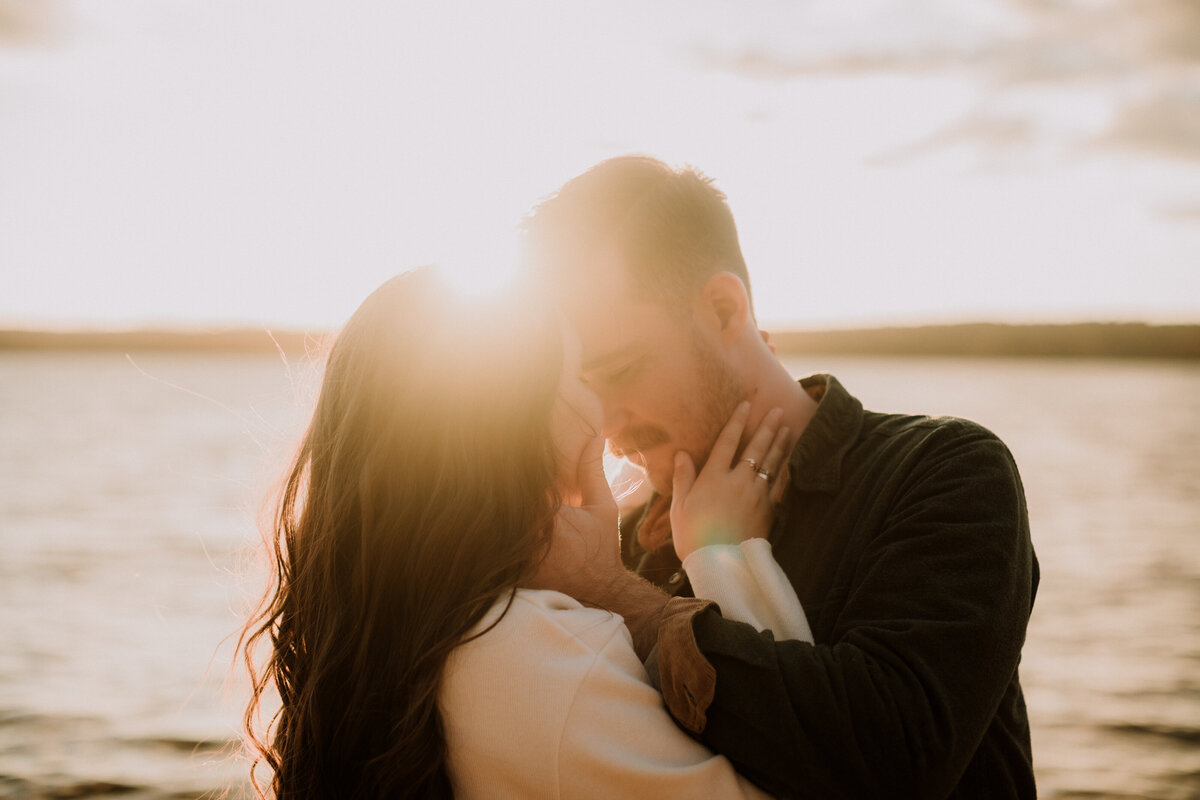 britt-nate-engagement-cottage-lake-beach-algonquin-fall-autumn-16
