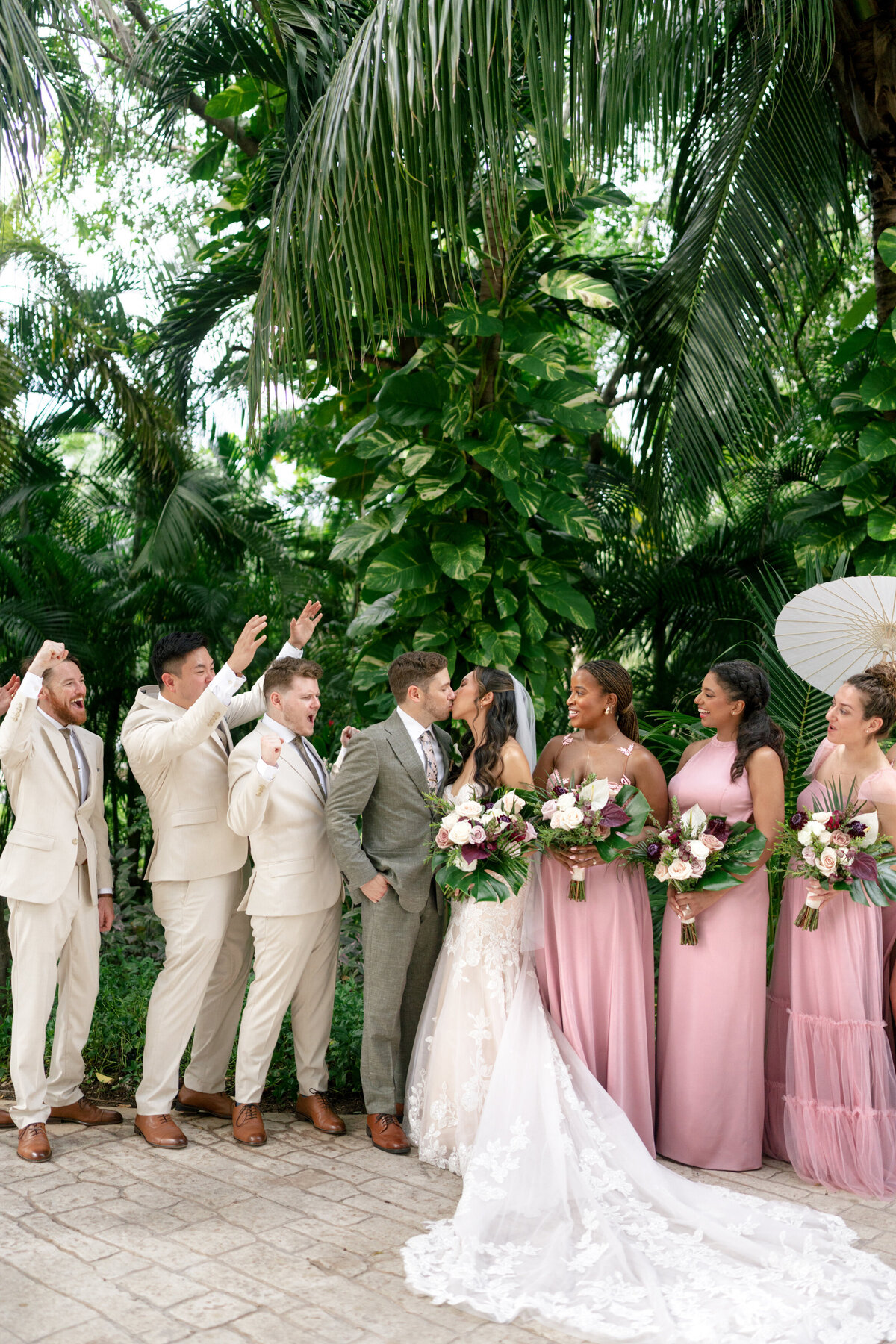 Berlez-Aspen-Avenue-Chicago-Wedding-Photographer-Grace-and-Ivory-Wedicity-Mexico-Editorial-Luxury-Tropical-Aveil-Brides-Designer-119