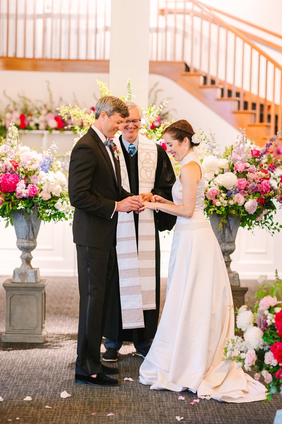 Modern_Black_Tie_Rainy_Summer_Wedding_Spruce_Point_Inn_Maine_Photography_0035