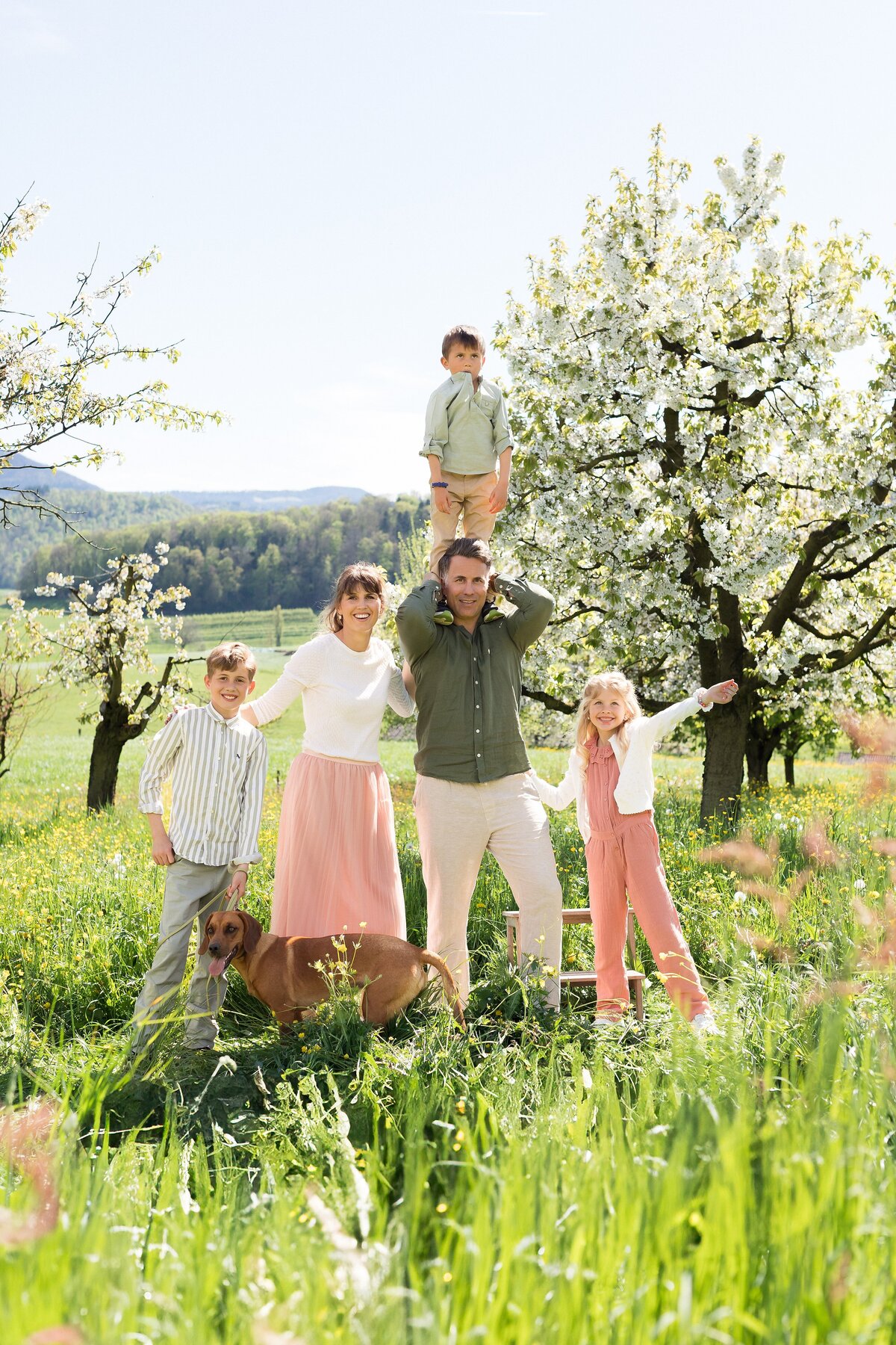 Familienshooting-Familienfotos-Aargau-Zuerich-Frühling-Fricktal-Kirschblüte-42