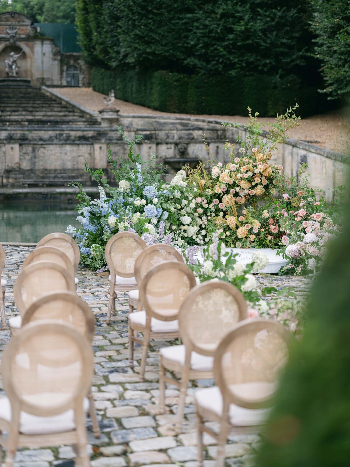 Chateau-de-Villette-wedding-florist-FLORAISON-22