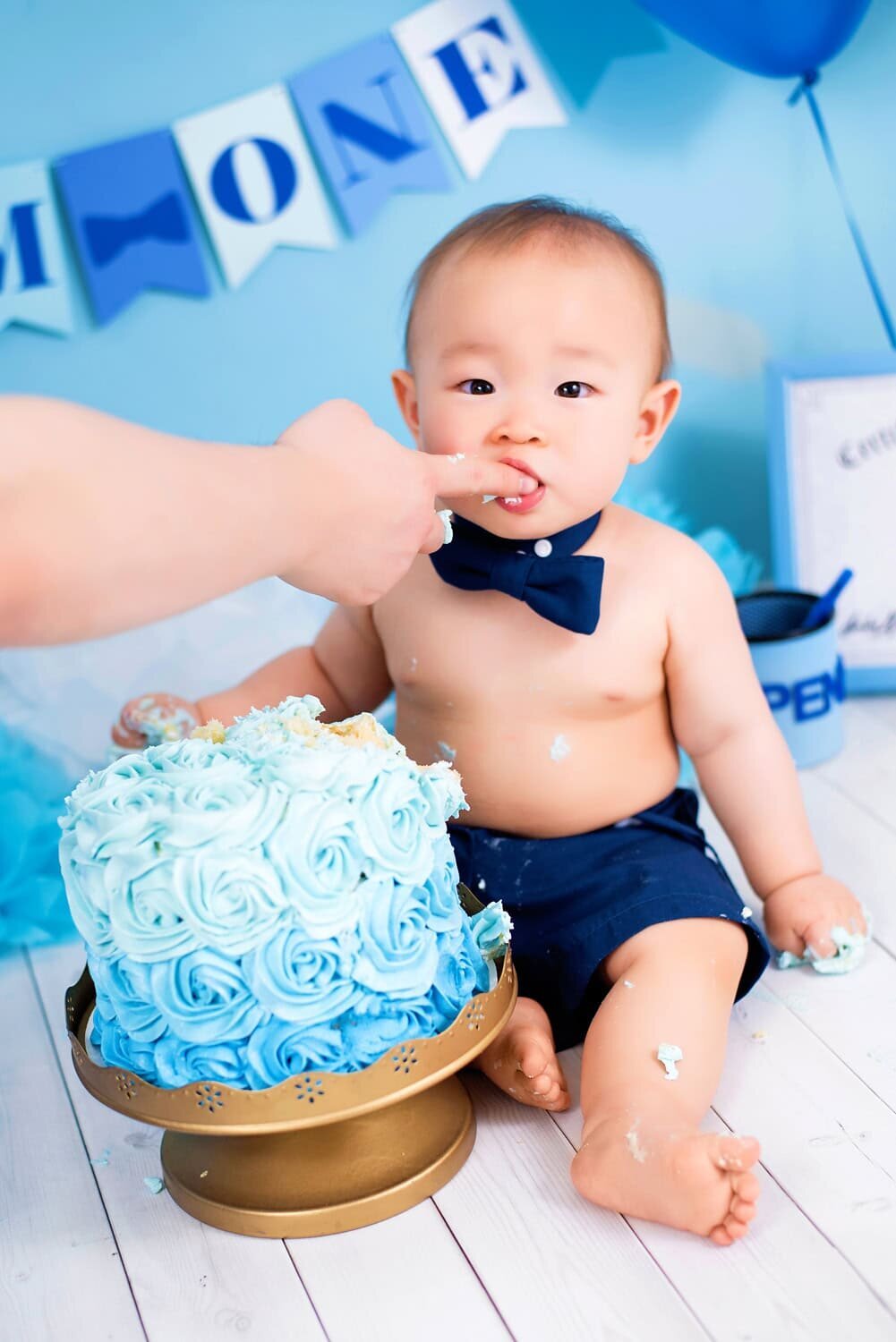 mobile-inhome-cakesmash-photography_vancouver-fraser-valley_1-year-boy-blue-business-baby-theme