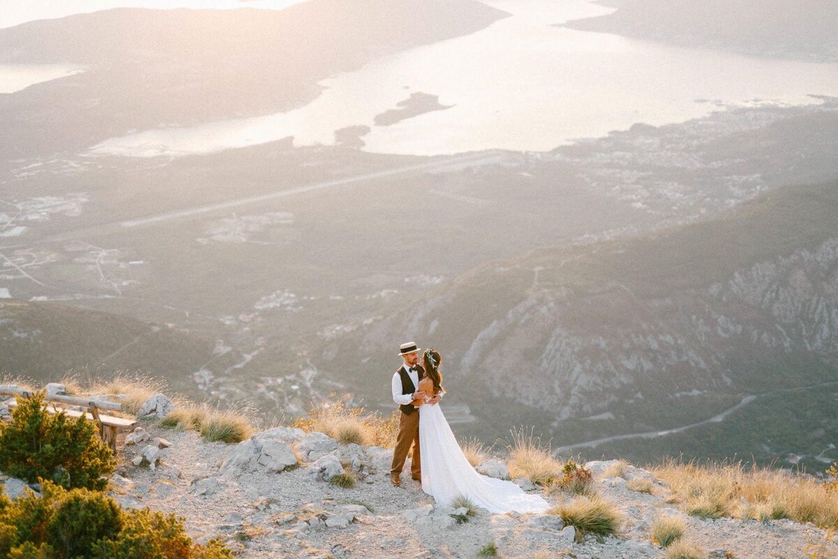 E8-Engagement-Photoshoot-In-the-mountains-with-horses-Ruslan-and-Kristina-2017-09-24-2500px-1072