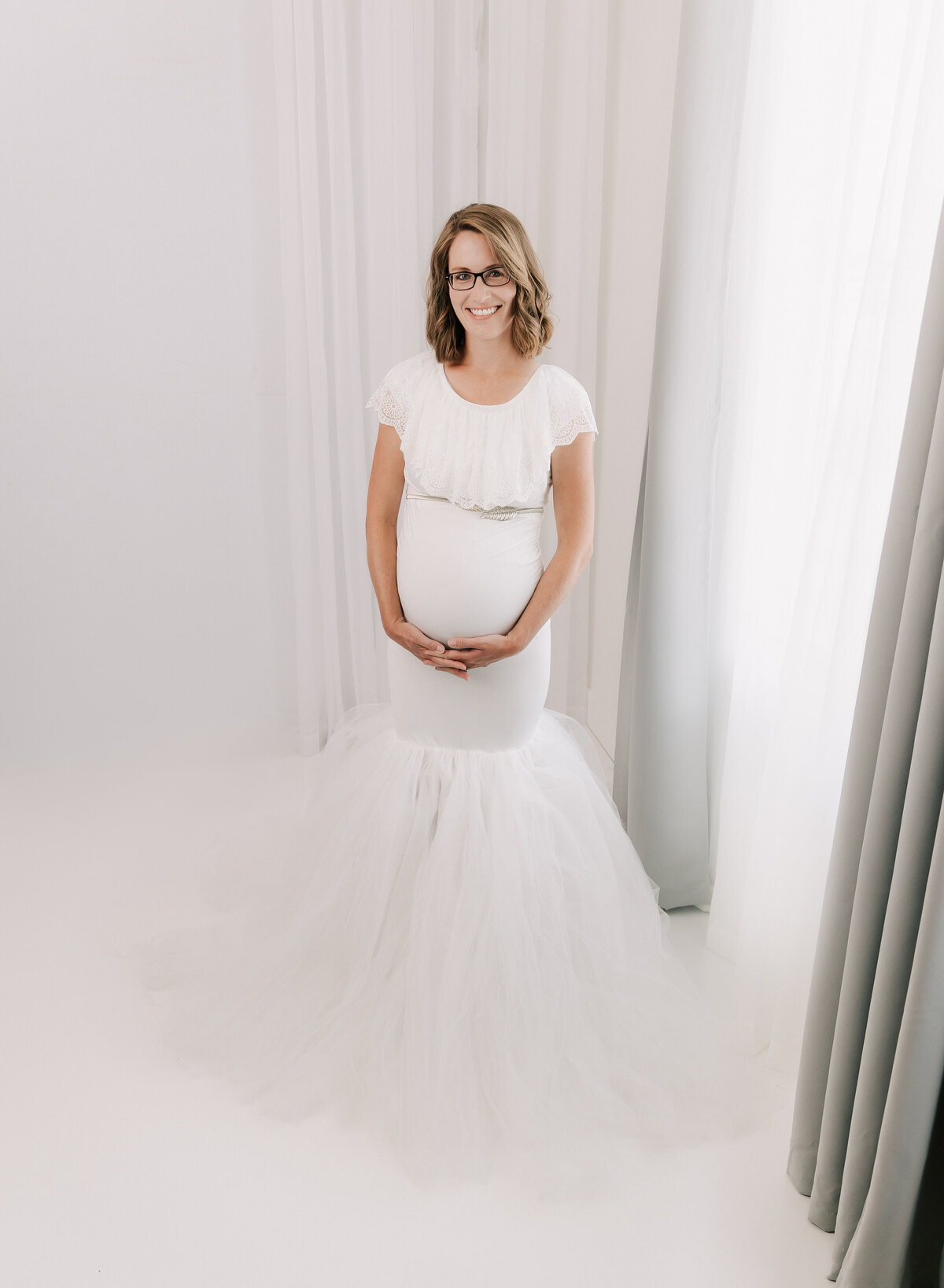 A beautiful white maternity session by Diane Owen Photography.