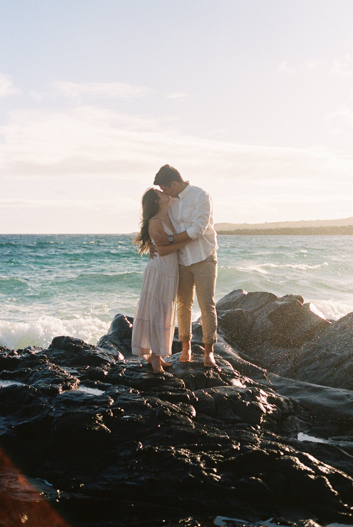 couple-kissing-on-black-rocks-hawaii