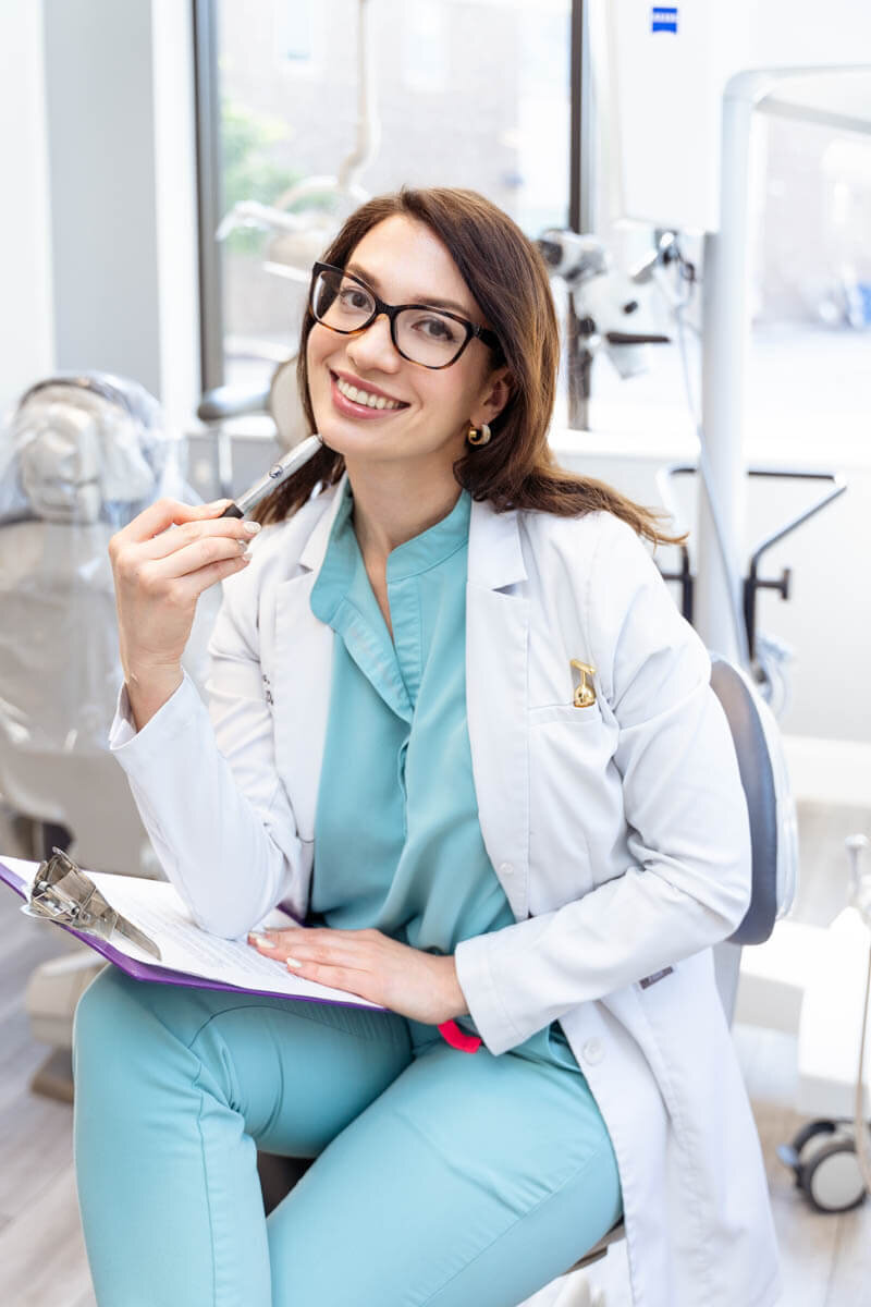 beauty injector is smiling for olya photography