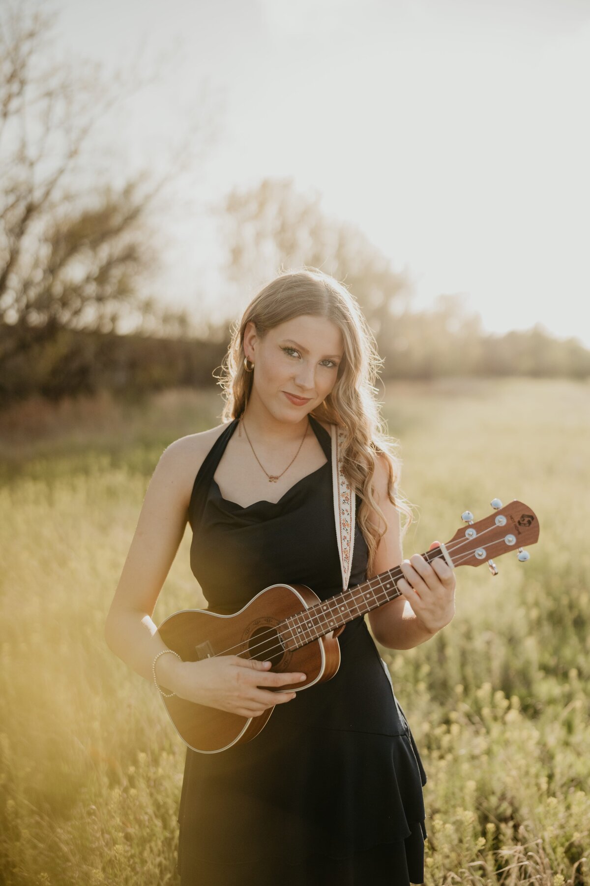 senior playing ukulele, senior sunset photo session in amarillo texas