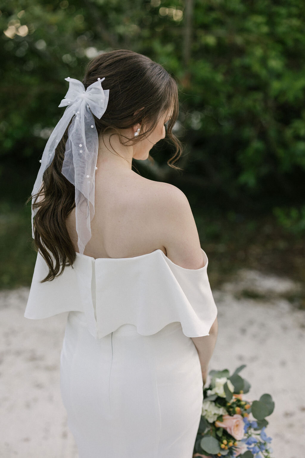 emily-plank-photo-the-current-hotel-elope-wedding-chantilly-chic-celebrations-1